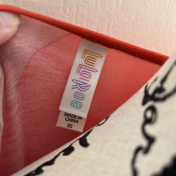 LuLaRoe Classic T - Picture 2 of 4